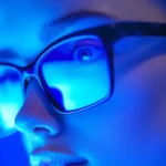 Faut-il encore prescrire des verres avec filtres anti-lumière bleue en 2025 ?