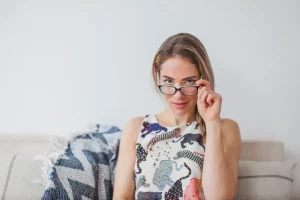 Presbytie : pourquoi la vue baisse après 40 ans (et quelles solutions existent)